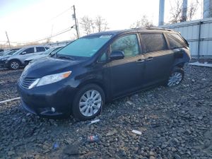Toyota Sienna XLE 3.5L 6 2013
