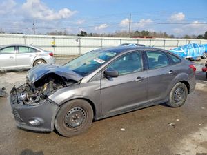 Ford Focus SE 2.0L 4 2012