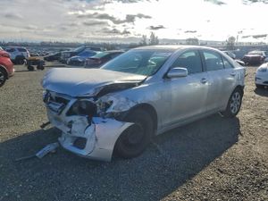 Toyota Camry BASE 2.5L 4 2011