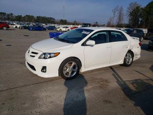 Toyota Corolla BASE 1.8L 4 2013