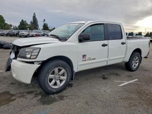 Nissan Titan S 5.6L 8 2014