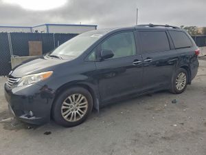 Toyota Sienna XLE 3.5L 6 2015