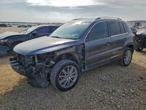 Volkswagen Tiguan S 2.0L 4 2014