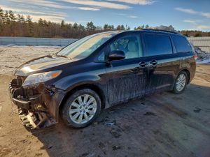 Toyota Sienna LE 3.5L 6 2013