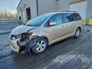 Toyota Sienna LE 3.5L 6 2011