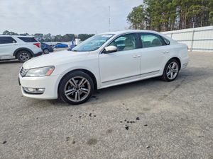 Volkswagen Passat SEL 2 L 4 2015