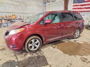 Toyota Sienna LE 3.5L 6 2011
