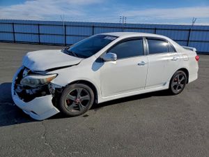 Toyota Corolla BASE 1.8L 4 2013