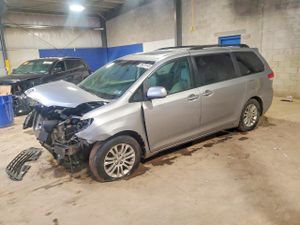 Toyota Sienna XLE 3.5L 6 2012