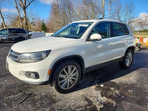 Volkswagen Tiguan S 2.0L 4 2015