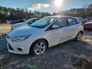 Ford Focus SE 2.0L 4 2013