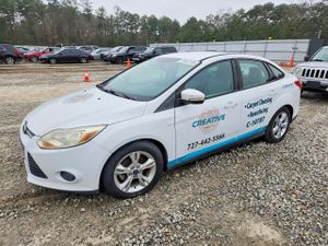 Ford Focus SE 2.0L 4 2014