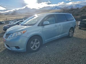 Toyota Sienna LE 3.5L 6 2015