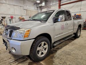 Nissan Titan XE 5.6L 8 2005