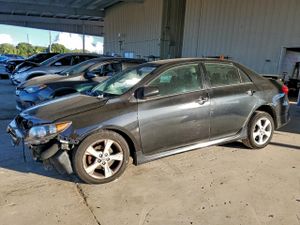 Toyota Corolla BASE 1.8L 4 2013