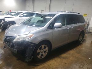 Toyota Sienna LE 3.5L 6 2013