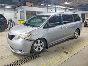 Toyota Sienna LE 3.5L 6 2013