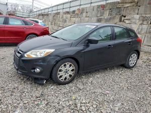 Ford Focus SE 2.0L 4 2012
