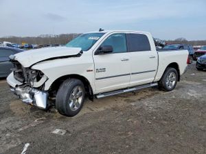 RAM 1500 SLT 5.7L 8 2015