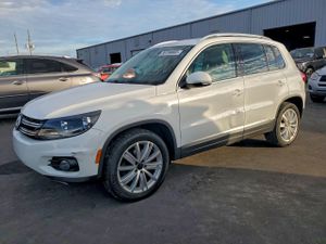 Volkswagen Tiguan S 2.0L 4 2014