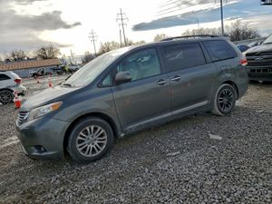 Toyota Sienna XLE 3.5L 6 2012