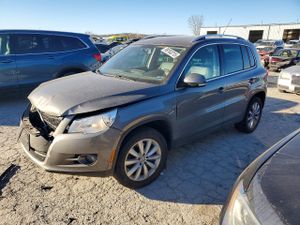 Volkswagen Tiguan S 2.0L 4 2011