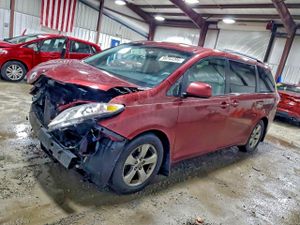Toyota Sienna LE 3.5L 6 2012