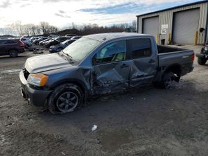 Nissan Titan S 5.6L 8 2014