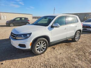 Volkswagen Tiguan S 2.0L 4 2014