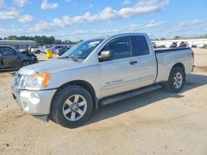 Nissan Titan S 5.6L 8 2014