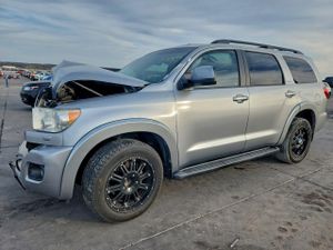 Toyota Sequoia SR5 5.7L 8 2015