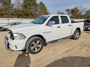 RAM 1500 ST 5.7L 8 2015