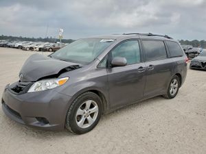 Toyota Sienna LE 3.5L 6 2011
