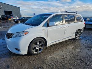 Toyota Sienna XLE 3.5L 6 2013