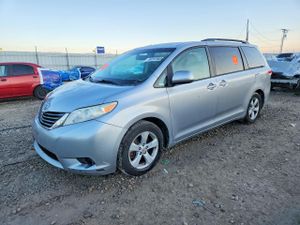 Toyota Sienna LE 3.5L 6 2011