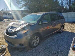 Toyota Sienna LE 3.5L 6 2013