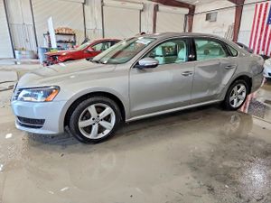 Volkswagen Passat SE 2.0L 4 2012