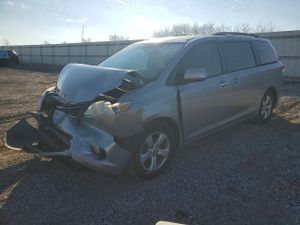Toyota Sienna LE 3.5L 6 2011