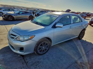 Toyota Corolla BASE 1.8L 4 2013