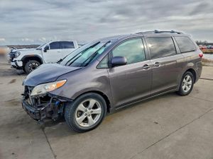 Toyota Sienna LE 3.5L 6 2015