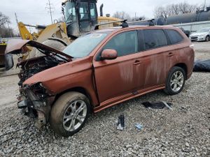 Mitsubishi Outlander SE 2.4L 4 2014