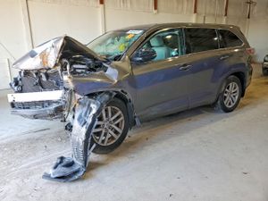 Toyota Highlander LE 3.5L 6 2015