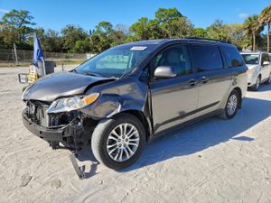 Toyota Sienna XLE 3.5L 6 2013