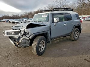 Toyota FJ Cruiser 4.0L 6 2014