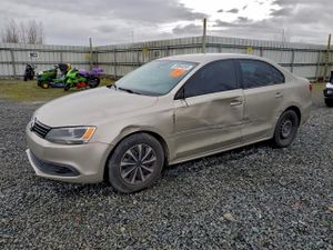 Volkswagen Jetta BASE 2.0L 4 2013