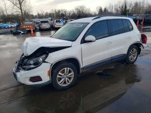 Volkswagen Tiguan S 2.0L 4 2015