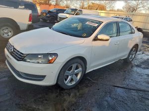 Volkswagen Passat SE 2.0L 4 2013