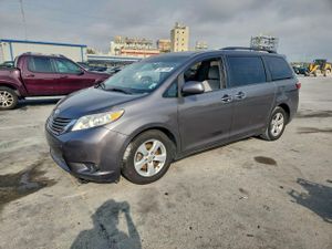 Toyota Sienna LE 3.5L 6 2015