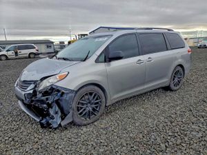 Toyota Sienna XLE 3.5L 6 2011