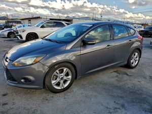 Ford Focus SE 2.0L 4 2014